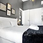 Vintage 1-bedroom Oasis Center 公寓 *