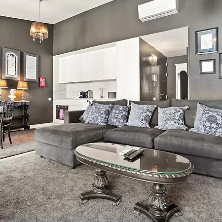 Vintage 1-bedroom Oasis Center